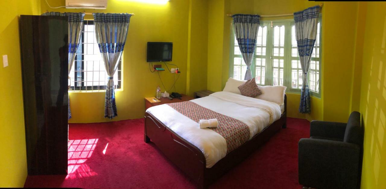 Hotel Blue Magnet Pokhara Zewnętrze zdjęcie